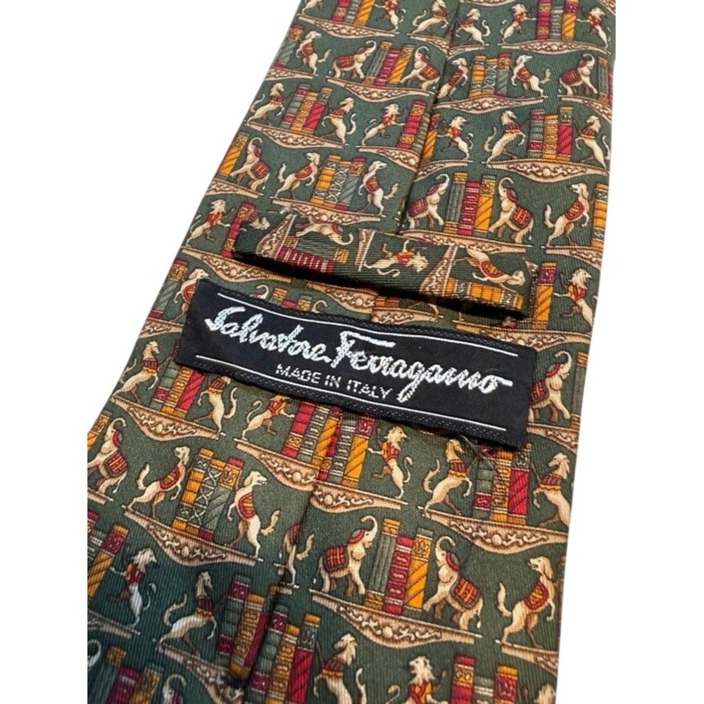 Salvatore Ferragamo 100% Silk Mens Green Library Preppy Classy Tie Made in Italy - Picture 6 of 6